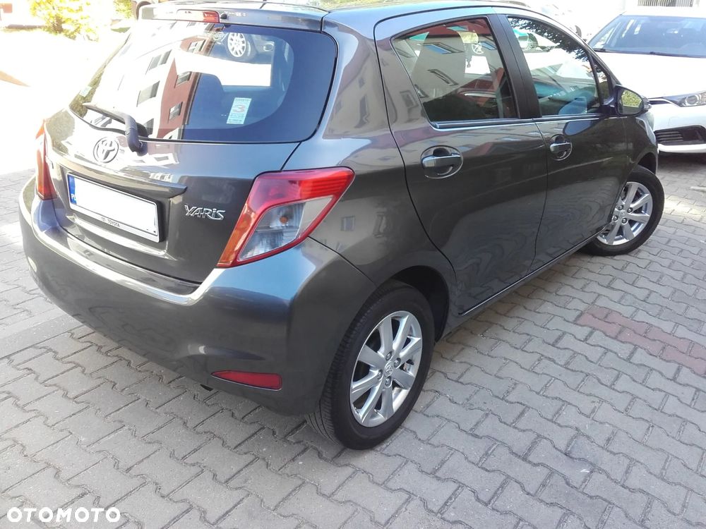 Toyota Yaris - 10