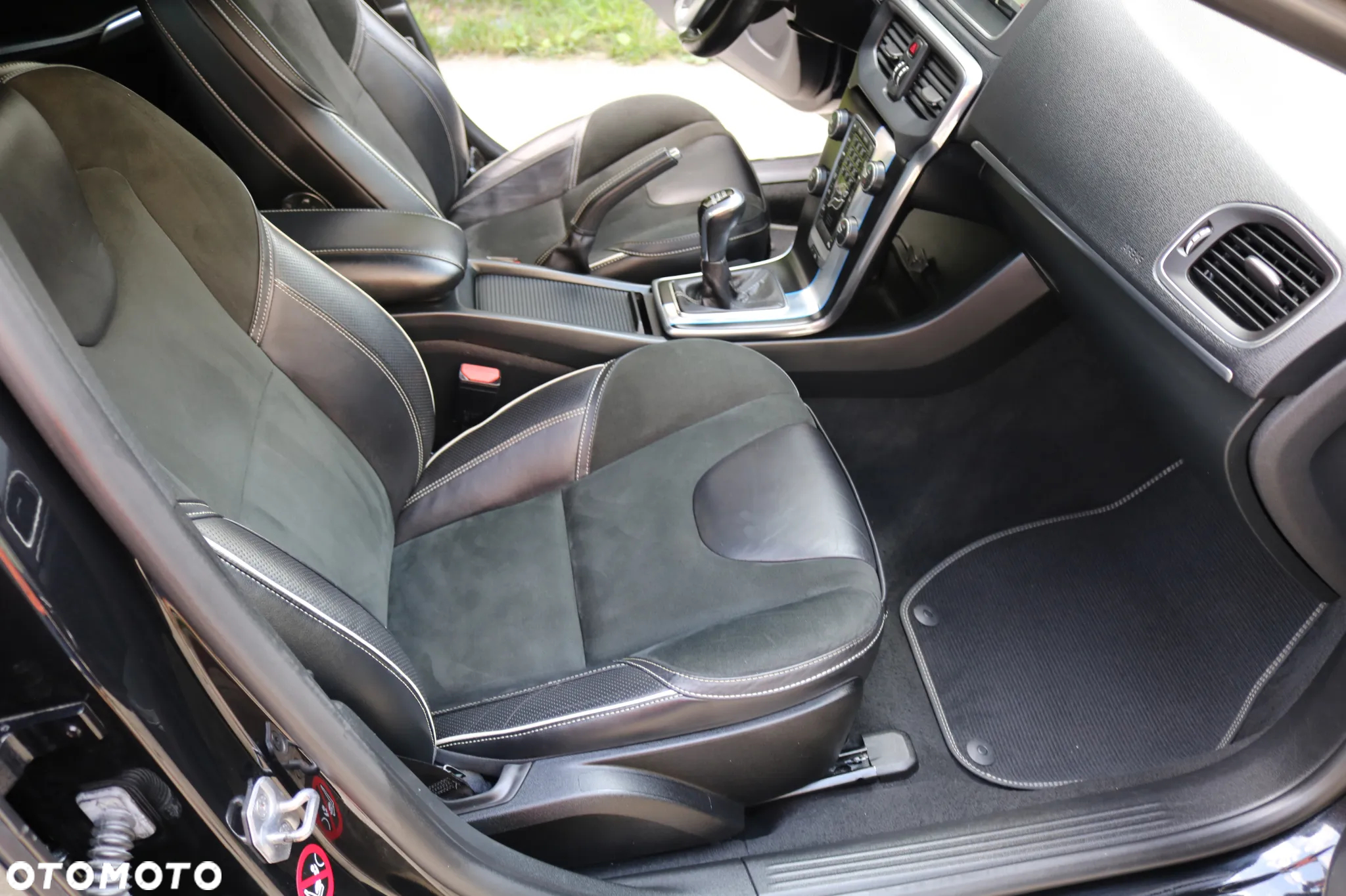 Volvo V40 D4 Drive-E R-Design Momentum - 10