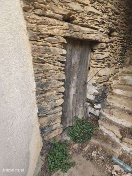 Casa em ruínas a venda - Grande imagem: 3/7
