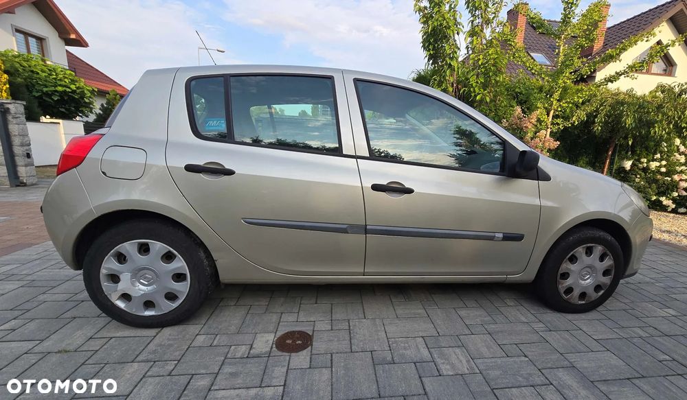 Renault Clio 1.4 16V Authentique - 1