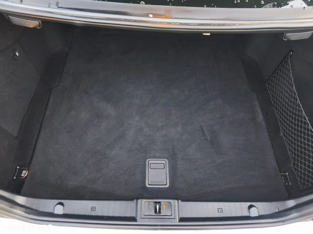 Mercedes-Benz Klasa E 230 7G-TRONIC Elegance - 26