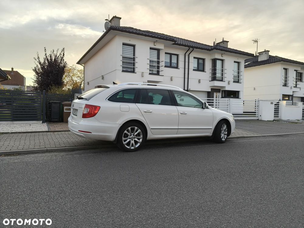 Skoda Superb 2010 photo 3
