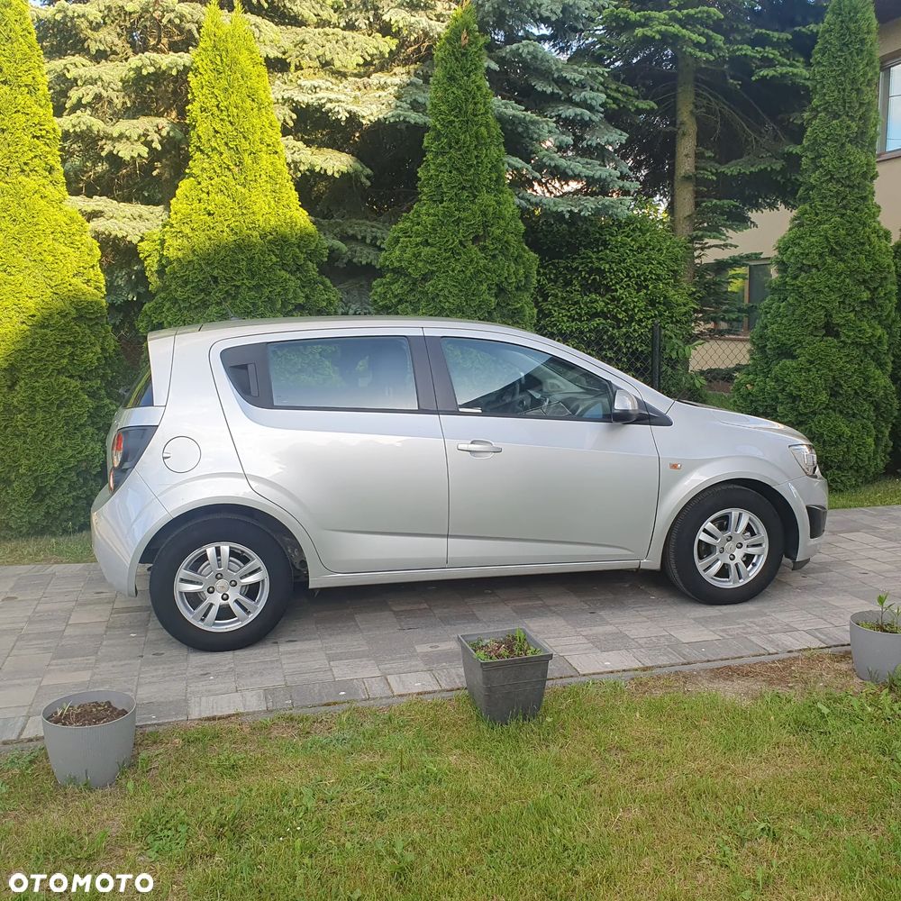 Chevrolet Aveo 1.4 16V LS Design+ - 10