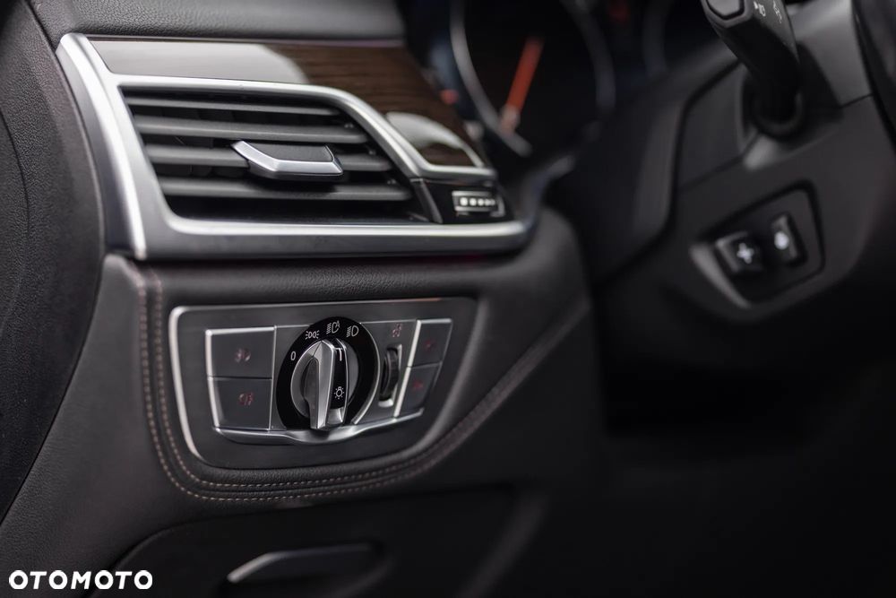 BMW Seria 7 740d xDrive - 22