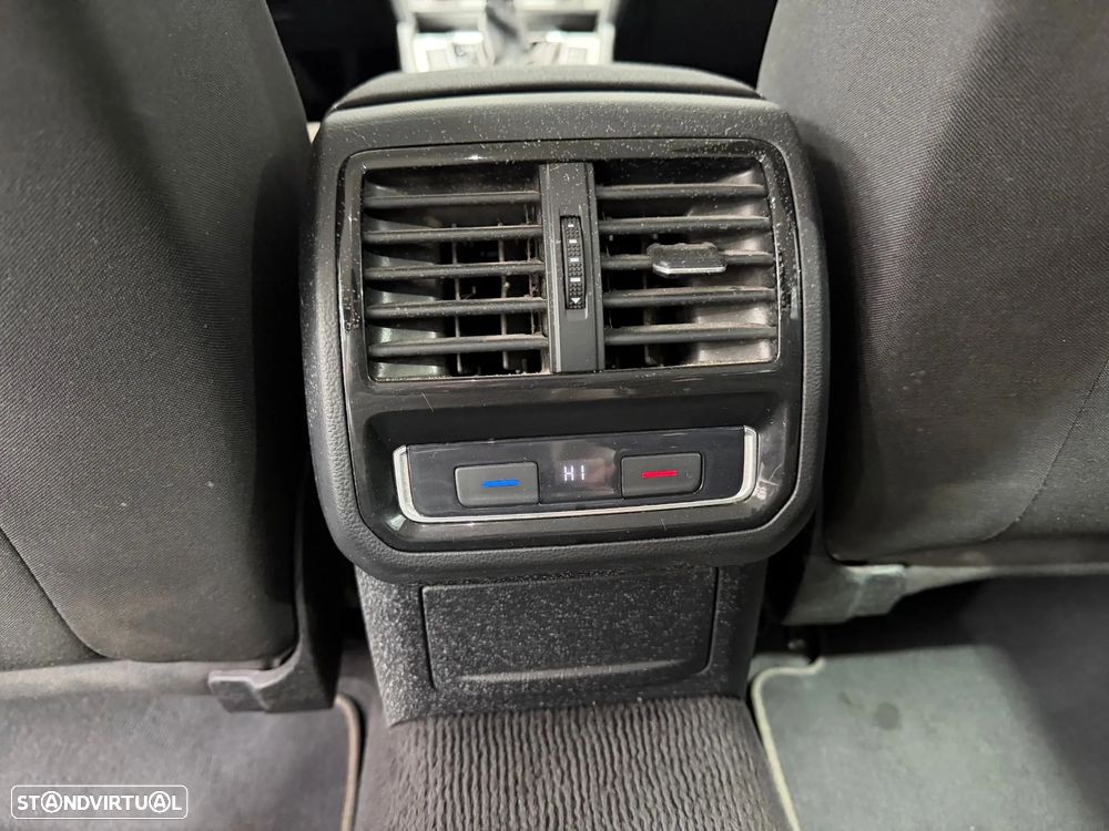 VW Passat 1.6 TDI Business DSG - 35