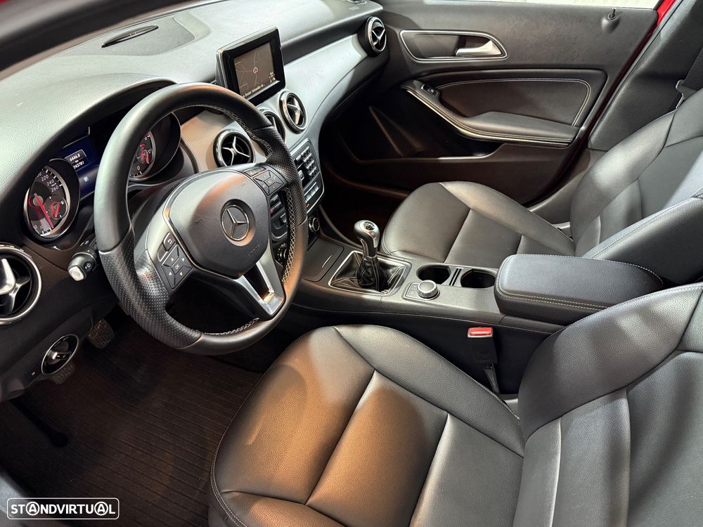 Mercedes-Benz GLA 180 d AMG Line - 13