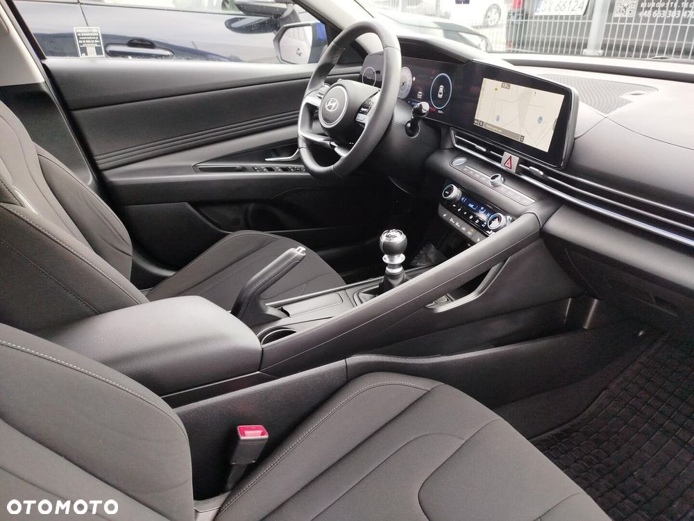 Hyundai Elantra - 9