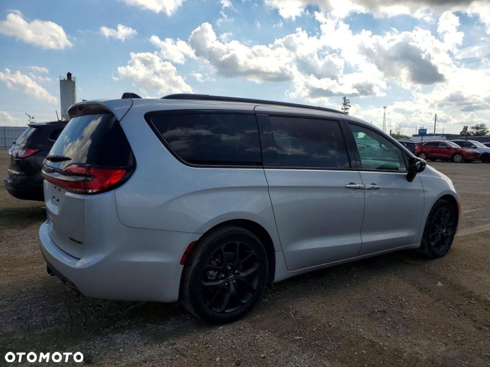 Chrysler Pacifica - 2