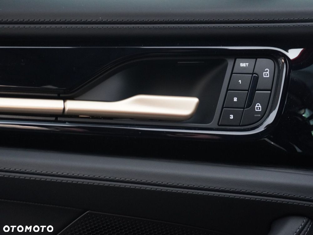 Porsche Panamera 4 - 19