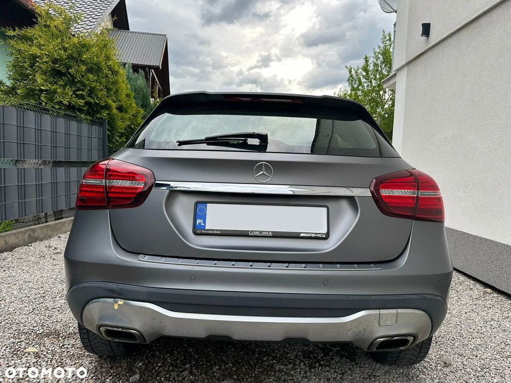 Mercedes-Benz GLA 200 7G-DCT - 9