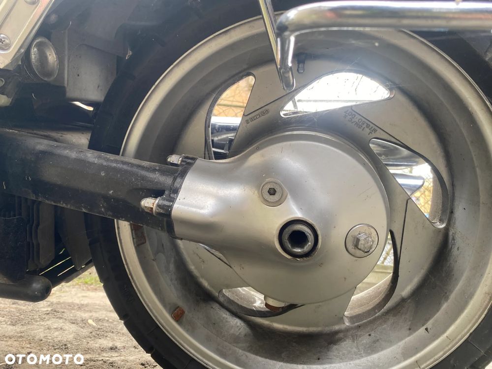 Suzuki Intruder - 10