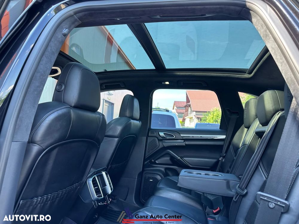 Porsche Cayenne Platinum Edition - 16
