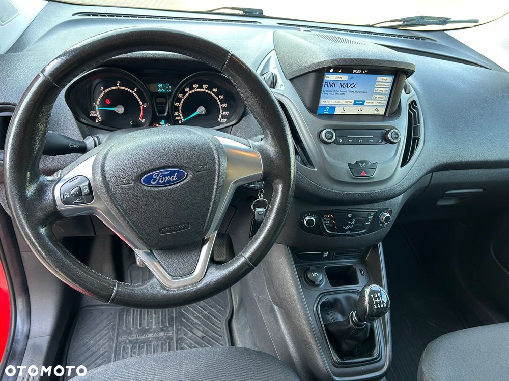 Ford Transit Courier - 18