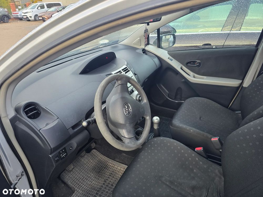 Toyota Yaris - 7