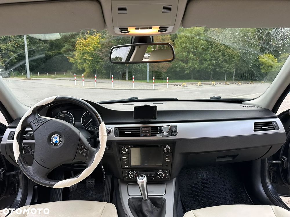 BMW Seria 3 318i - 8