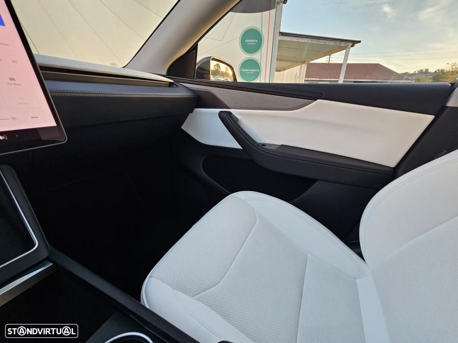 Tesla Model Y Long Range Dual Motor AWD - 59