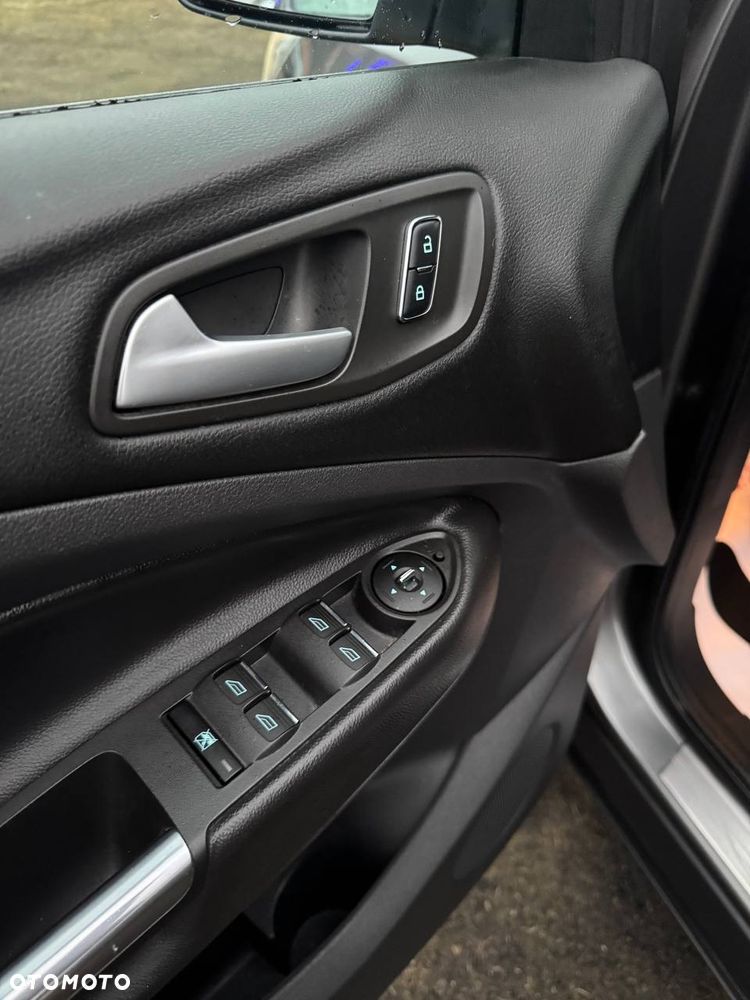 Ford Kuga 2.0 TDCi 4x4 Titanium - 25