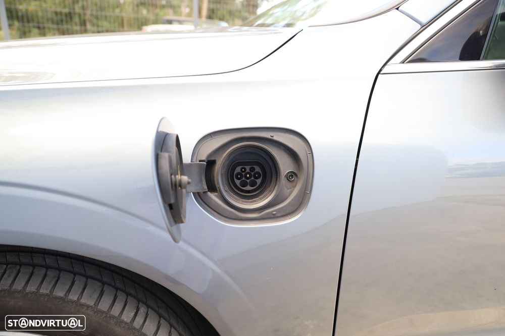Volvo XC 60 2.0 T8 PHEV Momentum Plus AWD - 4