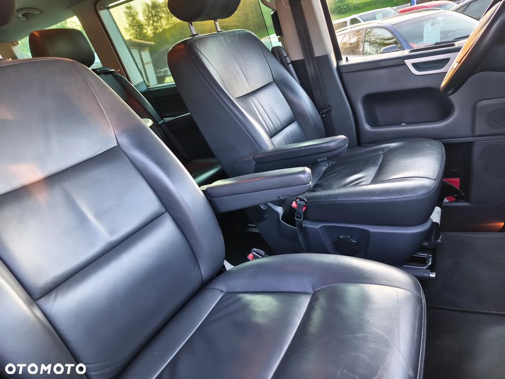Volkswagen Multivan - 13