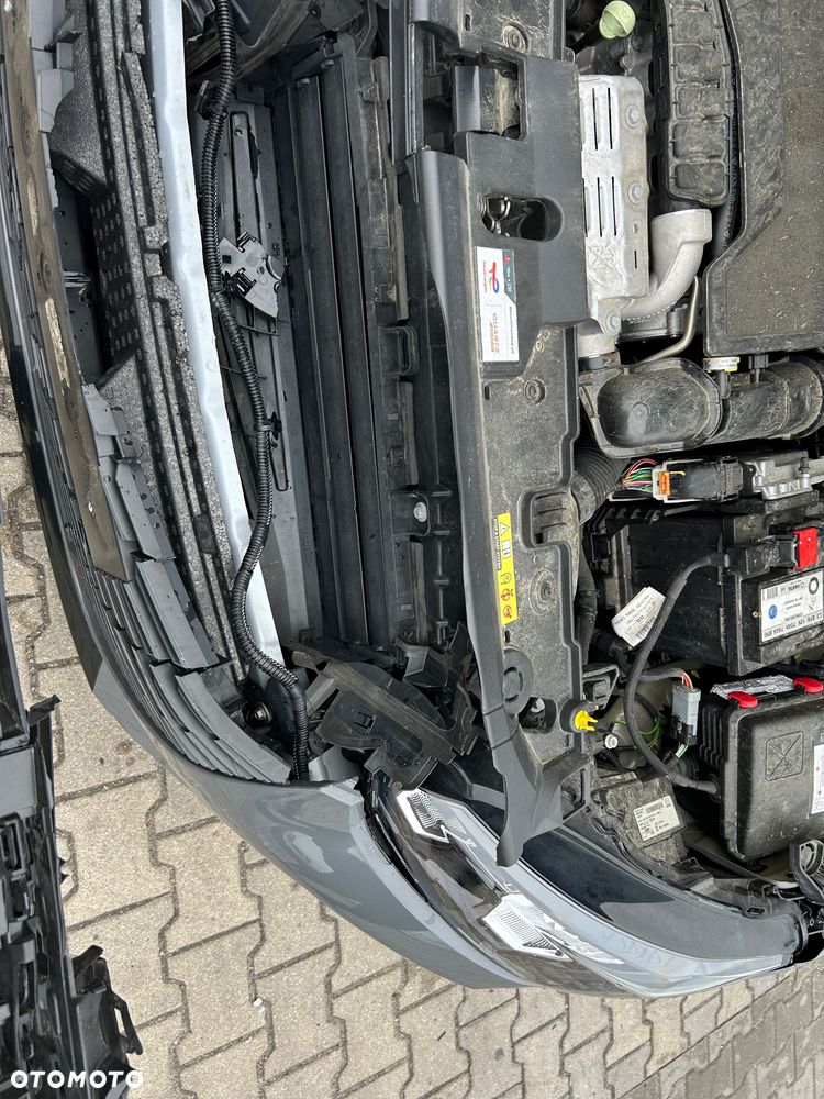 Peugeot 208 - 18