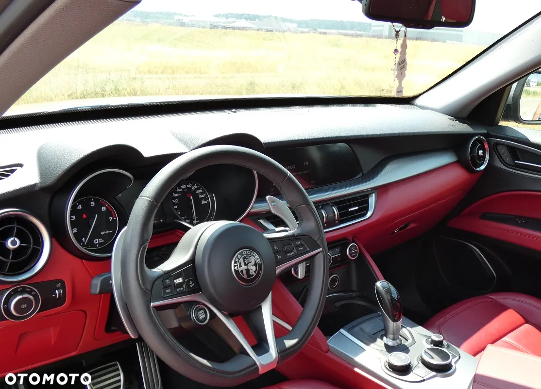 Alfa Romeo Stelvio 2.0 Turbo 16V AT8-Q4 Ti - 8