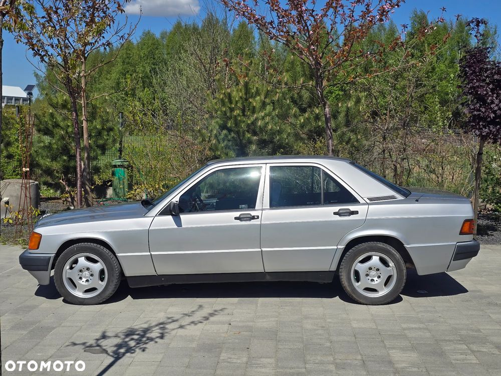 Mercedes-Benz W201 (190) - 8