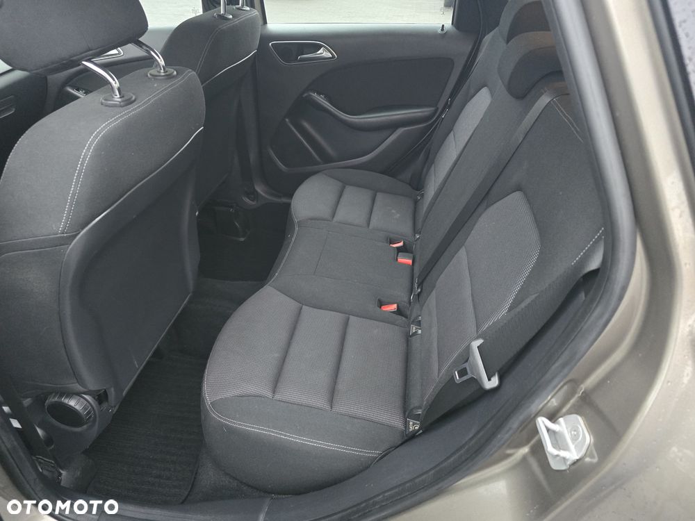Mercedes-Benz Klasa B 180 d BlueEFFICIENCY Edition Style - 14
