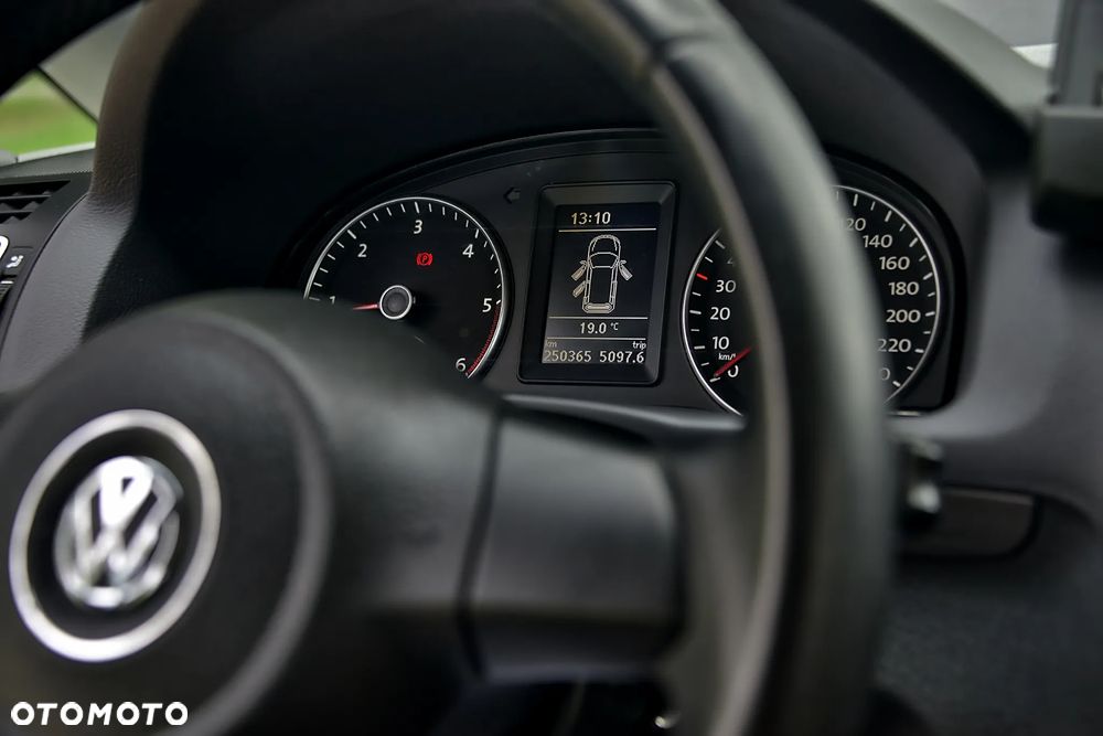 Volkswagen Touran - 33