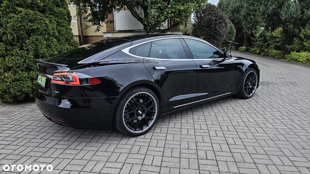 Tesla Model S - 5