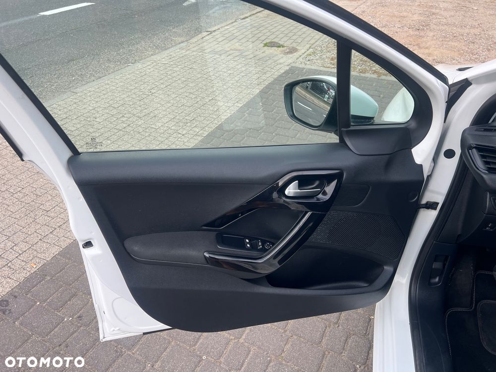 Peugeot 208 1.6 BlueHDi Allure S&S - 15