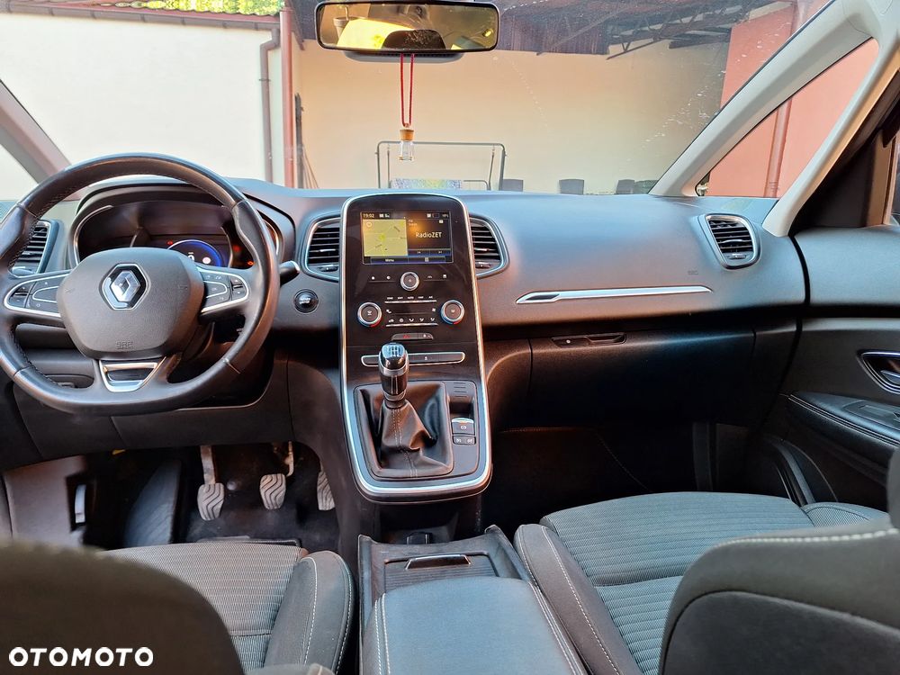 Renault Grand Scenic - 11