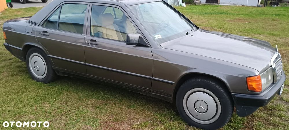 Mercedes-Benz W201 (190) - 3