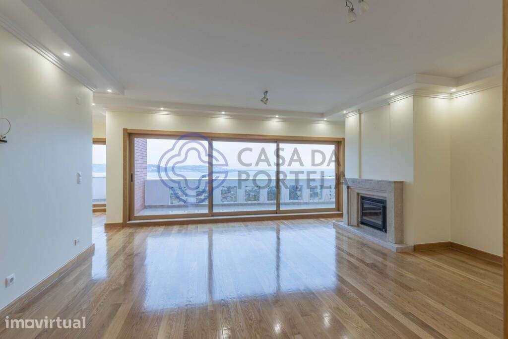 Apartamento T4 em Condominio Fechado de luxo - R. Dr. Mário Charrua, 4 - Grande imagem: 2/56