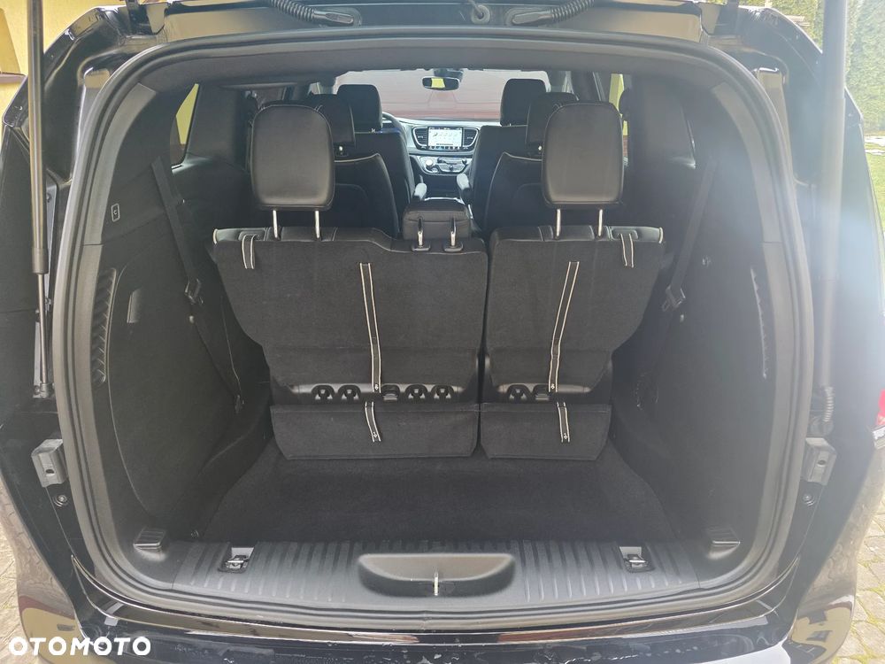 Chrysler Pacifica - 21