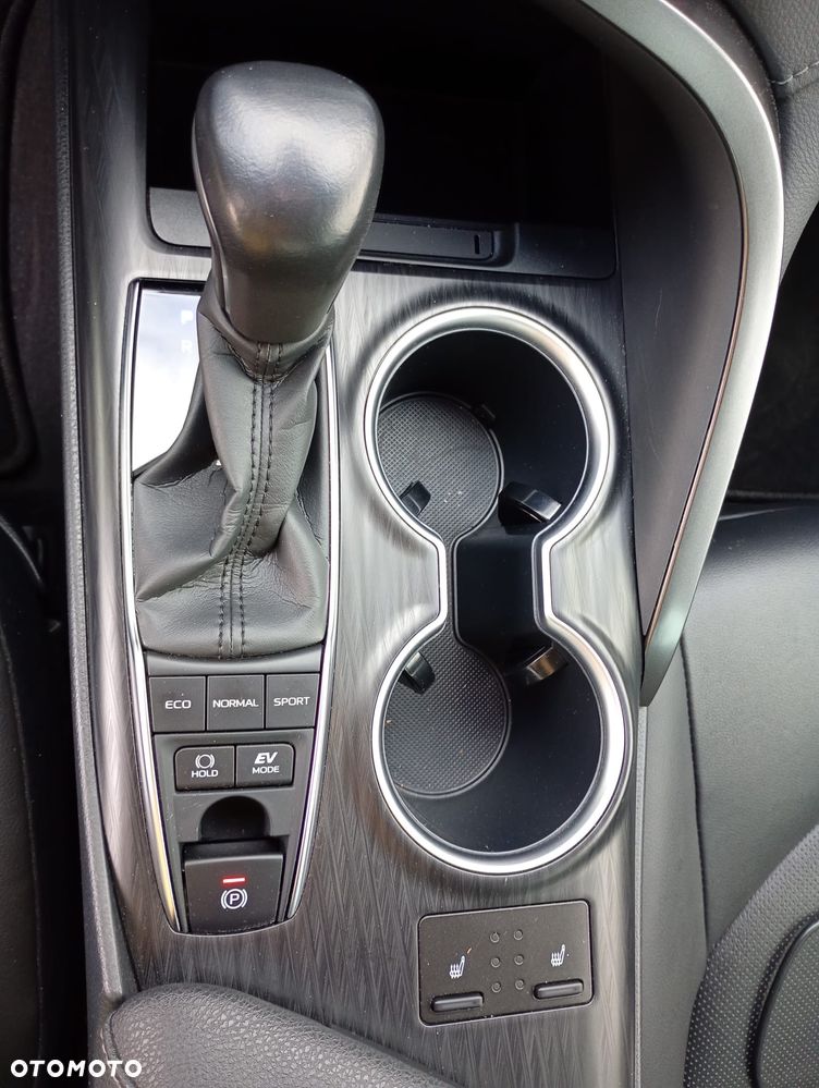 Toyota Camry 2.5 Hybrid Executive CVT - 18