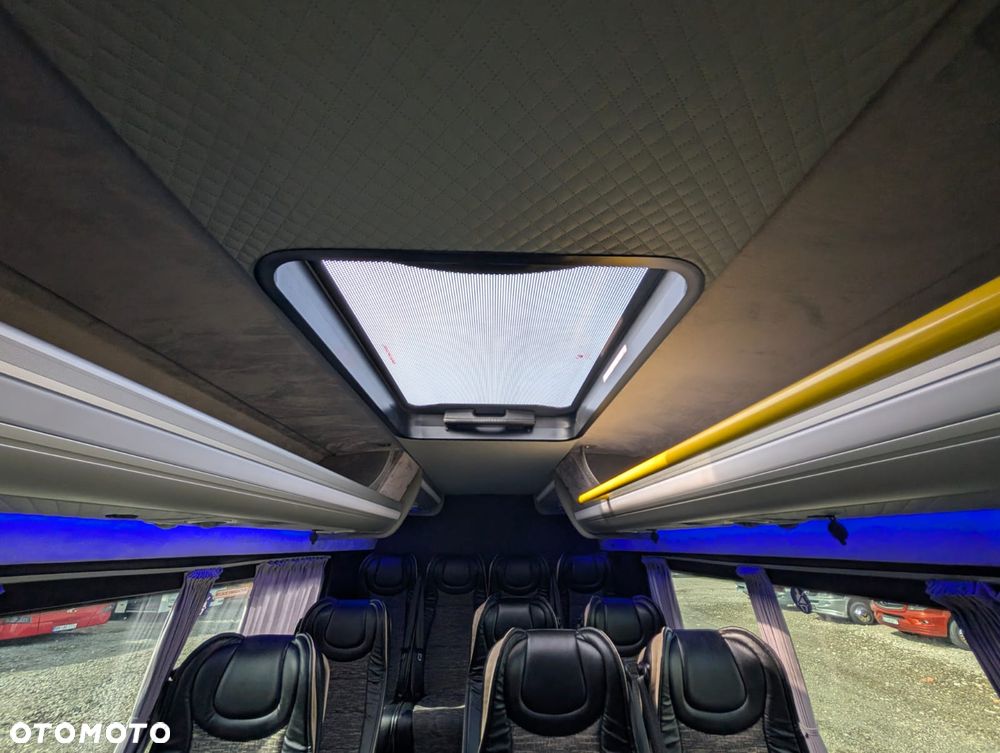 Mercedes-Benz Sprinter 517 - 24