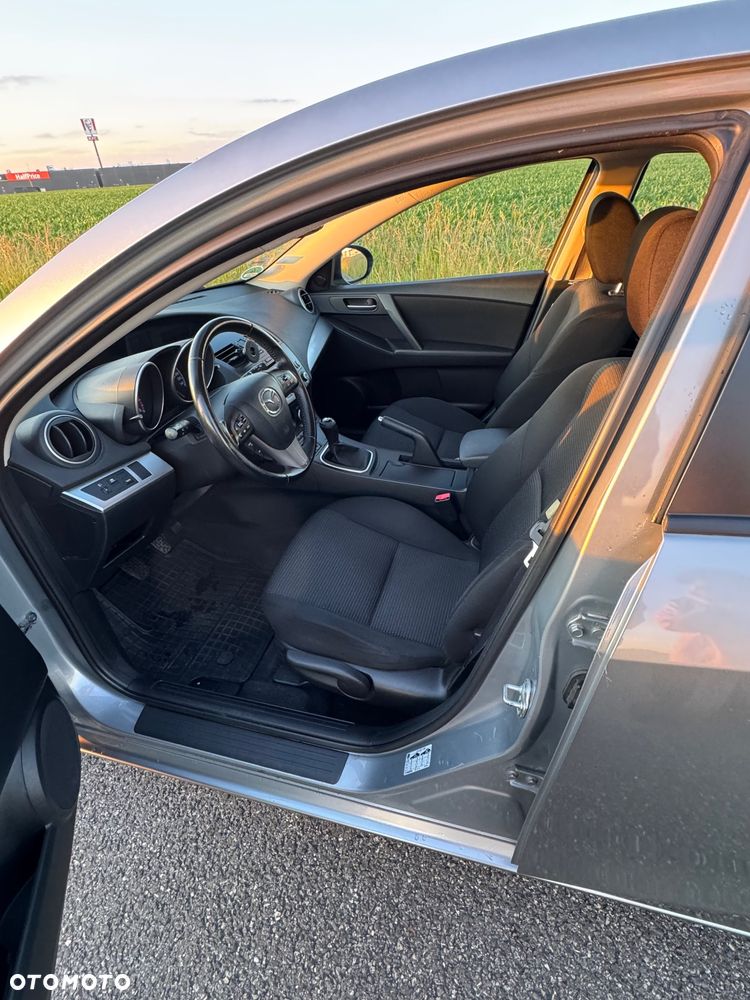 Mazda 3 1.6 Exclusive + - 23
