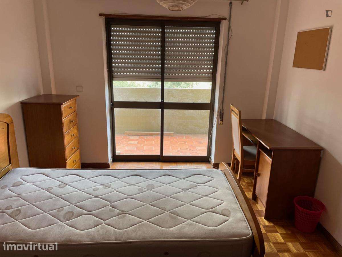 Quarto - localizado em Norton de Matos Coimbra - Grande imagem: 2/6