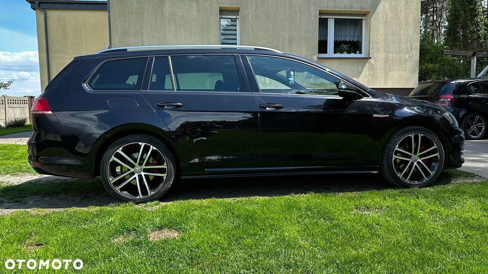 Volkswagen Golf - 6