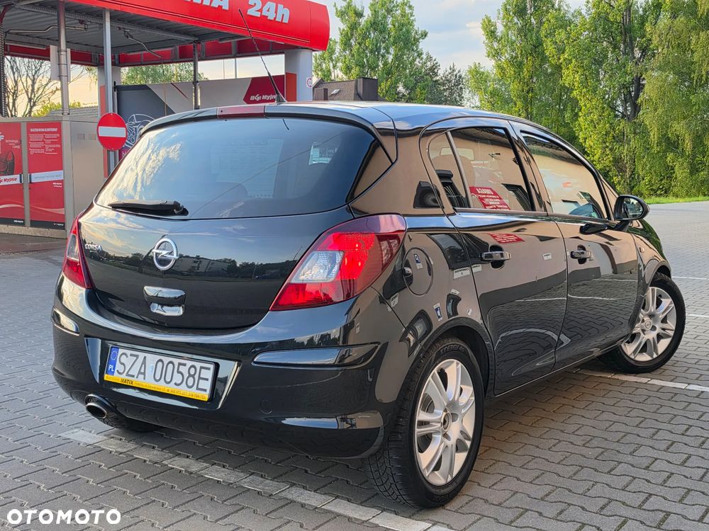 Opel Corsa 1.2 16V Cosmo - 3