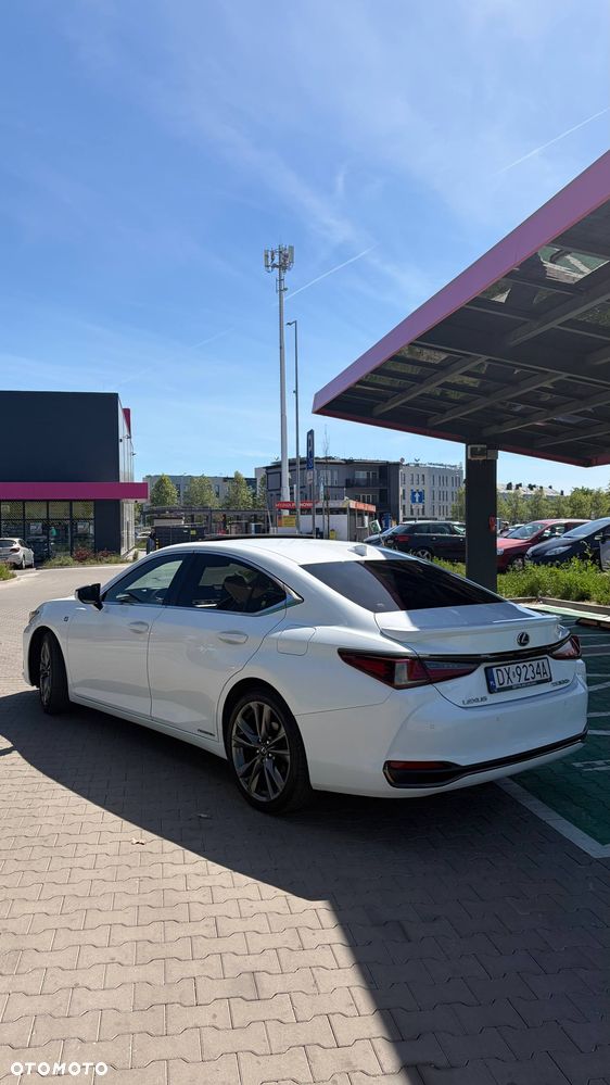 Lexus ES 300h F Sport Edition - 3