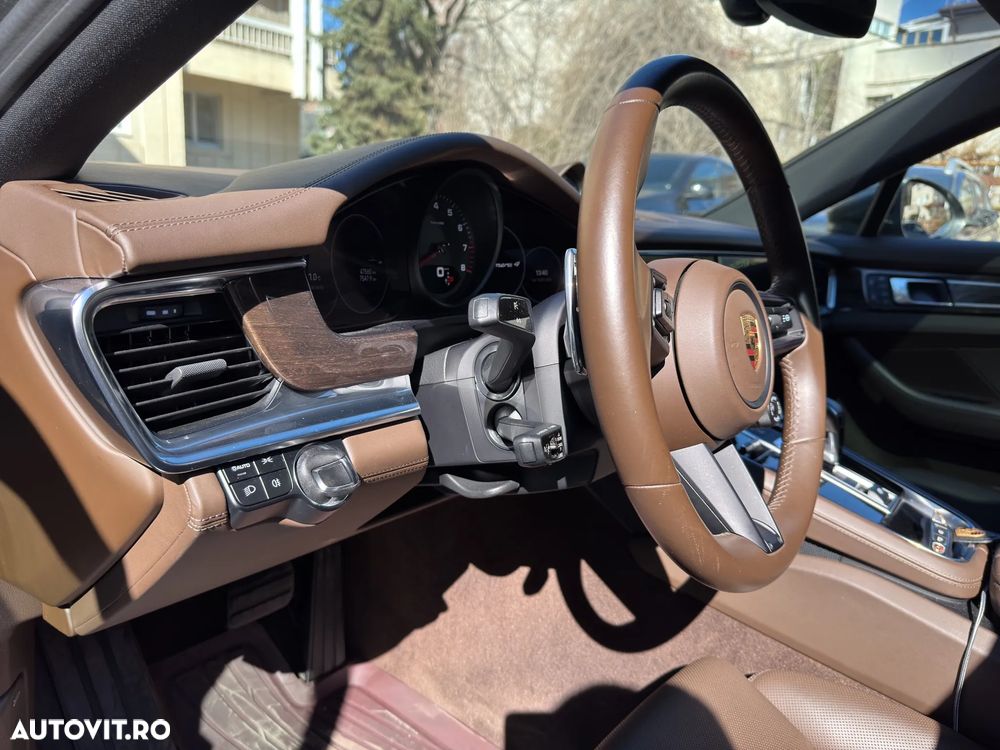 Porsche Panamera 4 Platinum Edition - 37