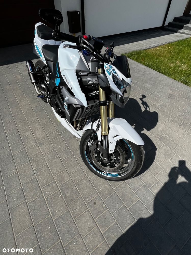 Suzuki GSR - 4