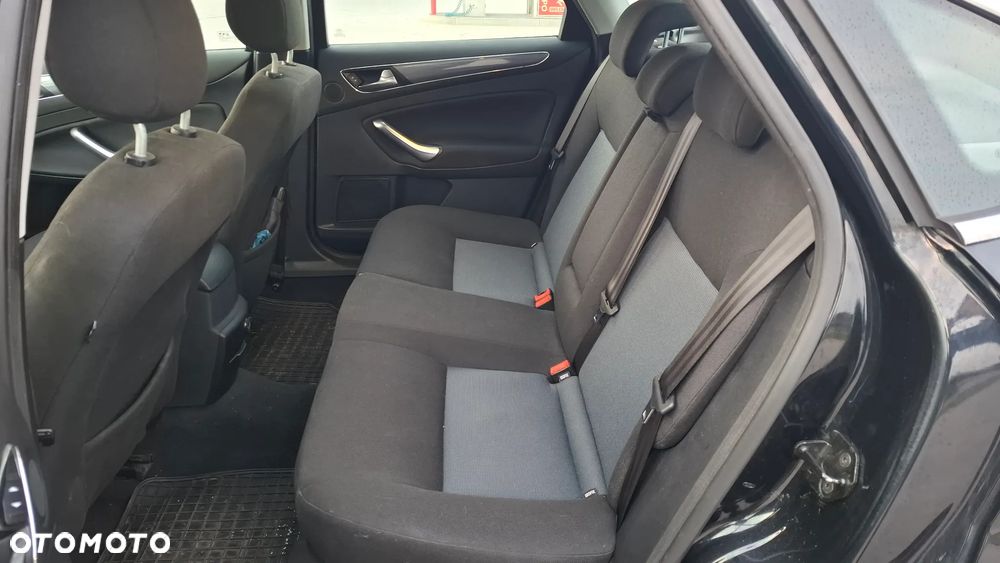 Ford Mondeo 2.0 TDCi Ghia - 8