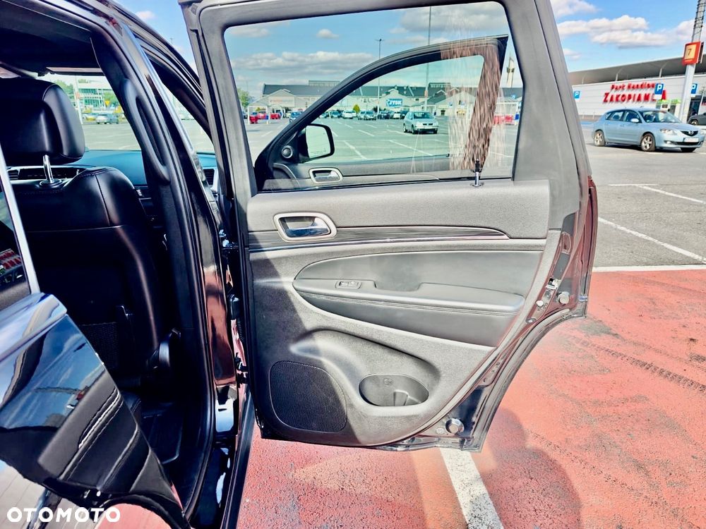 Jeep Grand Cherokee - 22