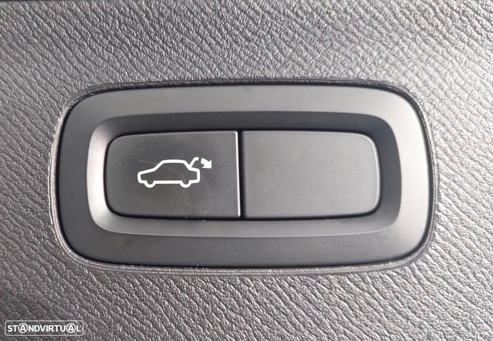 Volvo XC 90 2.0 T8 PHEV Momentum Plus AWD - 31