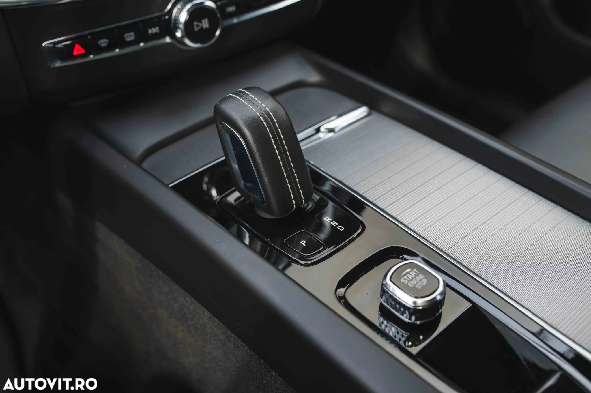 Volvo XC 60 B4 MHEV AT8 AWD R-Design - 21