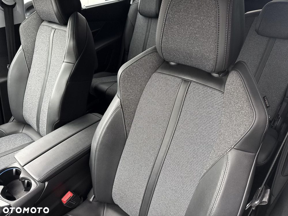 Peugeot 5008 1.6 PureTech Allure S&S EAT8 - 11