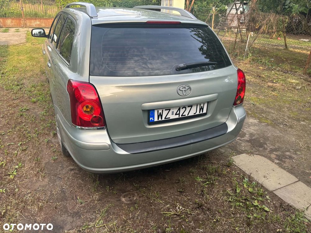 Toyota Avensis - 2