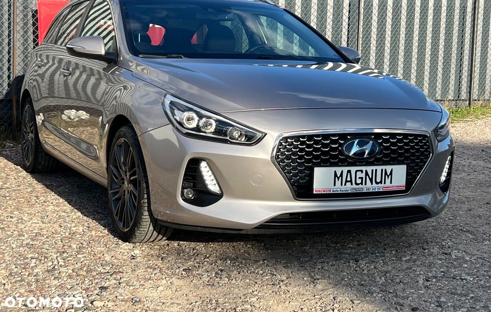 Hyundai i30 1.6 D Premiere Luxury DCT - 36